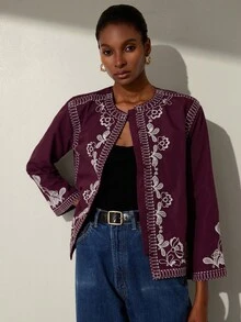 Aveloria Modichic Chemise à manches longues col rond minimaliste à simple boutonnage, avec poignets évasés à broderie florale contrastée