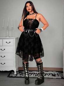 Whyspr 中世纪复古哥特风格深色迷你蕾丝玫瑰吊带裙