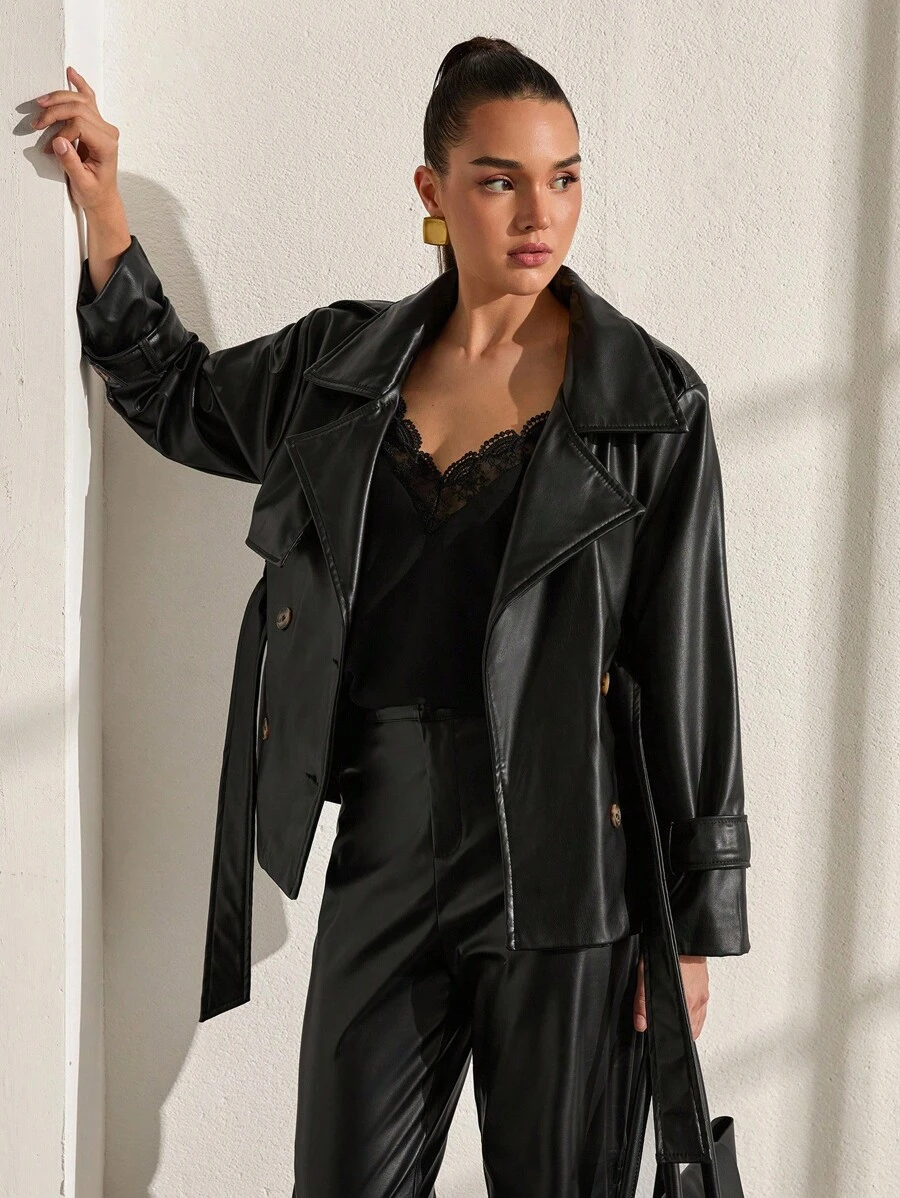 CLARA VERO 短款仿皮风衣 – 双排扣 & 大胆外观 短款皮革外观风衣 – 经典双扣设计 双排扣 PU 皮革风衣 – 短款时尚 仿皮风衣 – 短款，醒目纽扣 时尚 PU 皮革风衣 – 短款剪裁 & 双排扣前襟 黑色短款皮革风衣 – 结构感 & 时尚剪裁 现代仿皮风衣 – 双扣 & 前卫廓形 - 黑色 - 查看 1