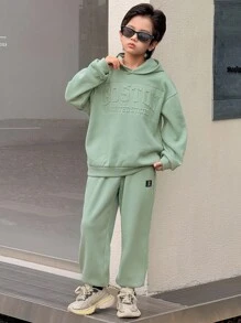 SHEIN 青少年男孩休闲韩版宽松字母图案连帽衫和松紧腰裤套装，适合秋季、春季、户外玩耍、学校、街头风格、派对和休闲、运动服、儿童男孩服装、返校服装 - 綠色 - 查看 6