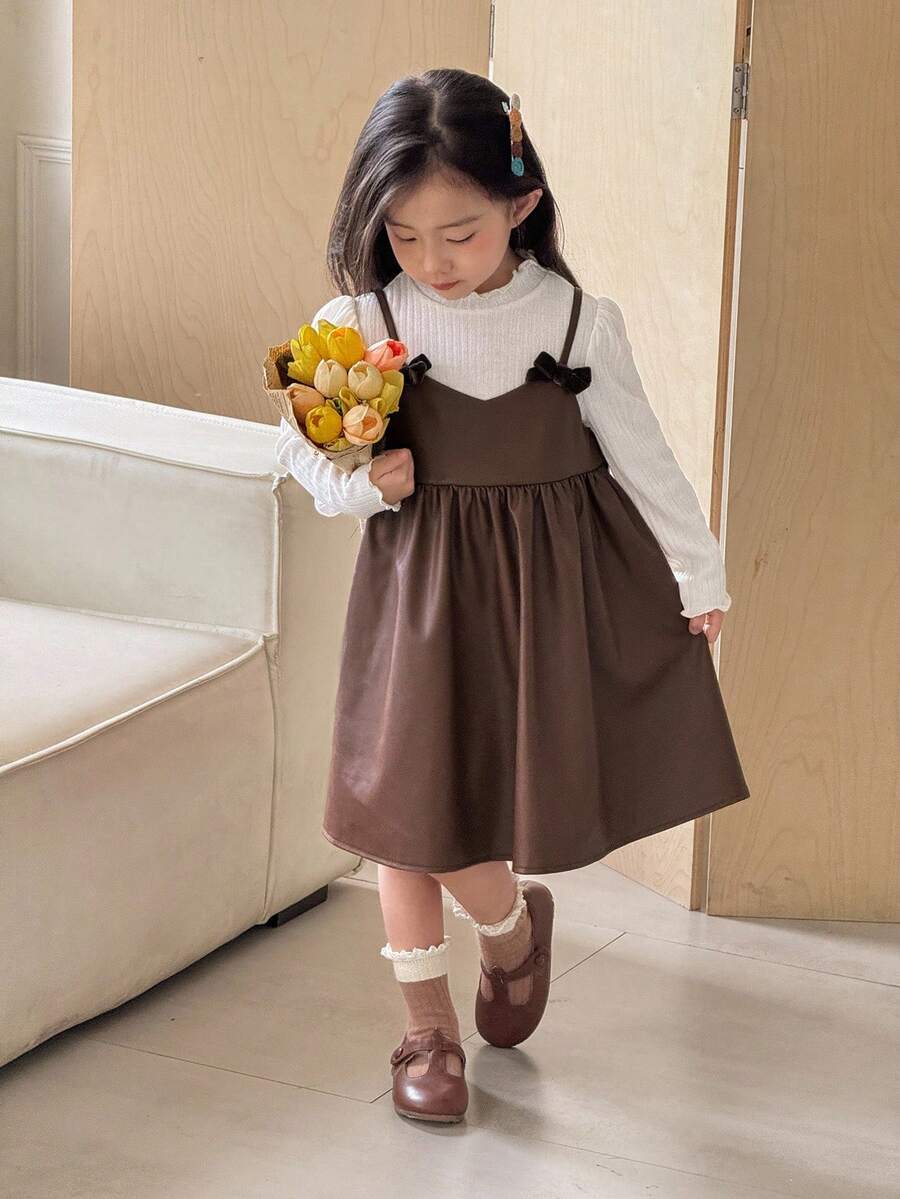 SHEIN 年轻女孩休闲优雅都市通勤学校高弹力 T 恤和吊带蝴蝶结 P 材质连衣裙两件套，适合秋季、冬季、学校、毕业典礼、日常穿着、运动、度假、旅行 - 咖啡 - 查看 1