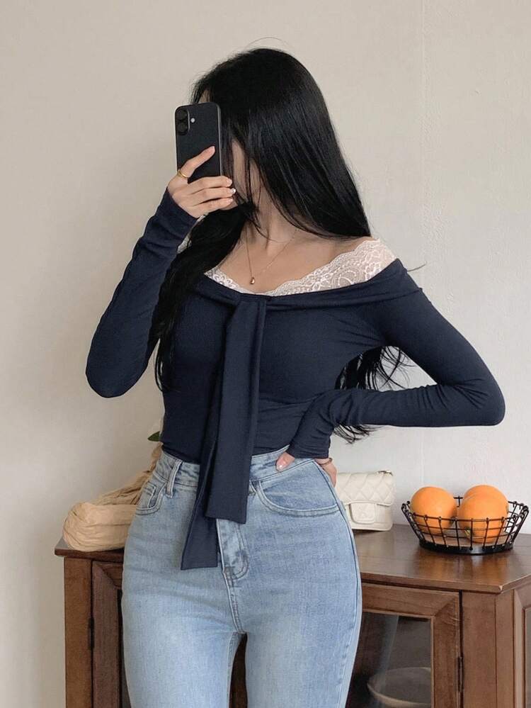 DAZY تي شيرت نسائي كاجوال بتصميم دانتيل مرقع وأكتاف مكشوفة مع ربطة وأكمام طويلة وقصة ضيقة للخروج - أزرق بحري - مشاهدة 5