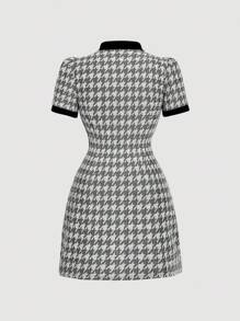 SHEIN MOD Váy ôm sát cổ xoắn kẻ caro cổ điển cỡ lớn dành cho nữ, thích hợp cho ngày tựu trường, tiệc tùng, sinh nhật, đi làm, có nơ trang trí, váy dự tiệc cưới cho nữ, váy họa tiết răng sói, váy vải tuýt, váy công sở cho nữ, quần áo mùa thu, quần áo mùa thu, thanh lịch, sang trọng - Đen và trắng - Xem 5