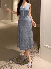 DAZY 撞色蝴蝶结装饰碎花腰部收紧无袖中长睡袍女士睡衣 - 霧霾藍 - 查看 4