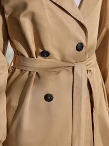 CLARA VERO Lätt trenchcoat med knytband och volanger framtill - Beige - Visa 7