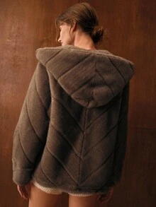 MOTF PREMIUM 时尚连帽仿皮草大衣，秋冬 - 咖啡棕 - 查看 4