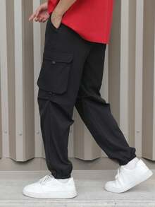 Calça cargo preta para meninos adolescentes com bolsos 3D, estilo casual universitário, confortável e moderno, versátil para uso diário, escola, viagens, atividades ao ar livre