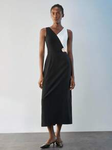 Maija 女式黑白优雅无袖 V 领拼色连衣裙，金属花卉装饰，简约精致风格，适合通勤、办公室、休闲场合穿着 - 黑與白 - 查看 4