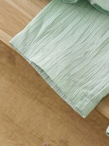 SHEIN Vintaside Kids Conjunto de 2 piezas con parte superior de tirantes finos con volantes y pantalones para bebé niña - verde menta - Ver 3