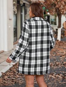 SHEIN Clasi 加大码格子双排扣尖领毛绒内衬保暖大衣，休闲秋冬款，带口袋，秋季穿着舒适保暖，2025新款，复古风，适合外出、秋季、冬季、办公室等场合，尽显优雅气质，亦可作为万圣节服装或复古风格。 - 黑與白 - 查看 11