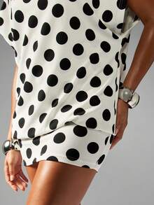 MISSGUIDED 波点迷你连衣裙，露肩不对称蝙蝠袖，适合派对、夜店、晚宴等场合，时尚百搭，适合春夏秋季穿着，现代别致风格。 - 白色 - 查看 5