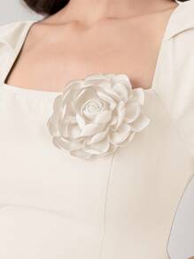 Modelyn 女士纯色简约日常连衣裙，褶皱设计和花卉装饰长款晚礼服 - 杏色 - 查看 4