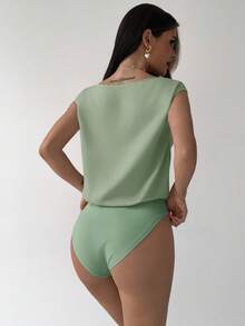 Firerie Neuer eleganter asymmetrischer Rüschen-Kragen-ärmelloser Satin-Bodysuit für Damen, Apricot-Farbe, minimalistisches Design, geeignet für Date, Pendeln, Büromode, schick