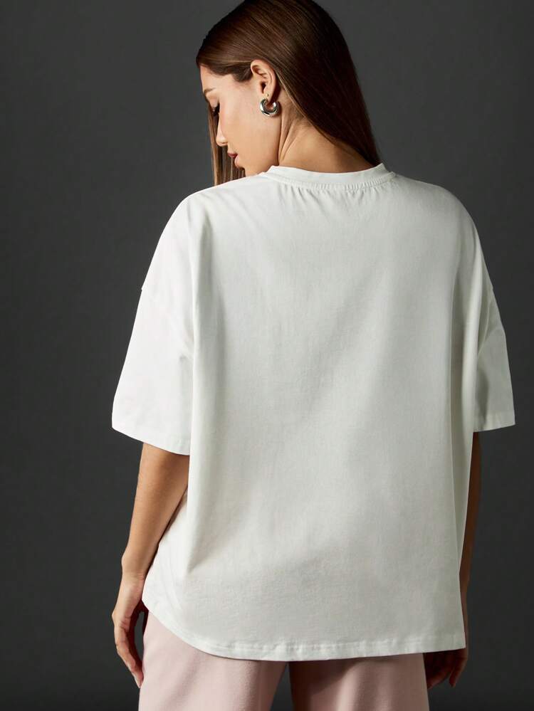 MISSGUIDED Koszulka z logo marki, oversize'owa, swobodna, uliczna, podstawowa, na co dzień, niezbędna, luźna, do noszenia w domu, jesień, zima, z odsłoniętymi ramionami, biała