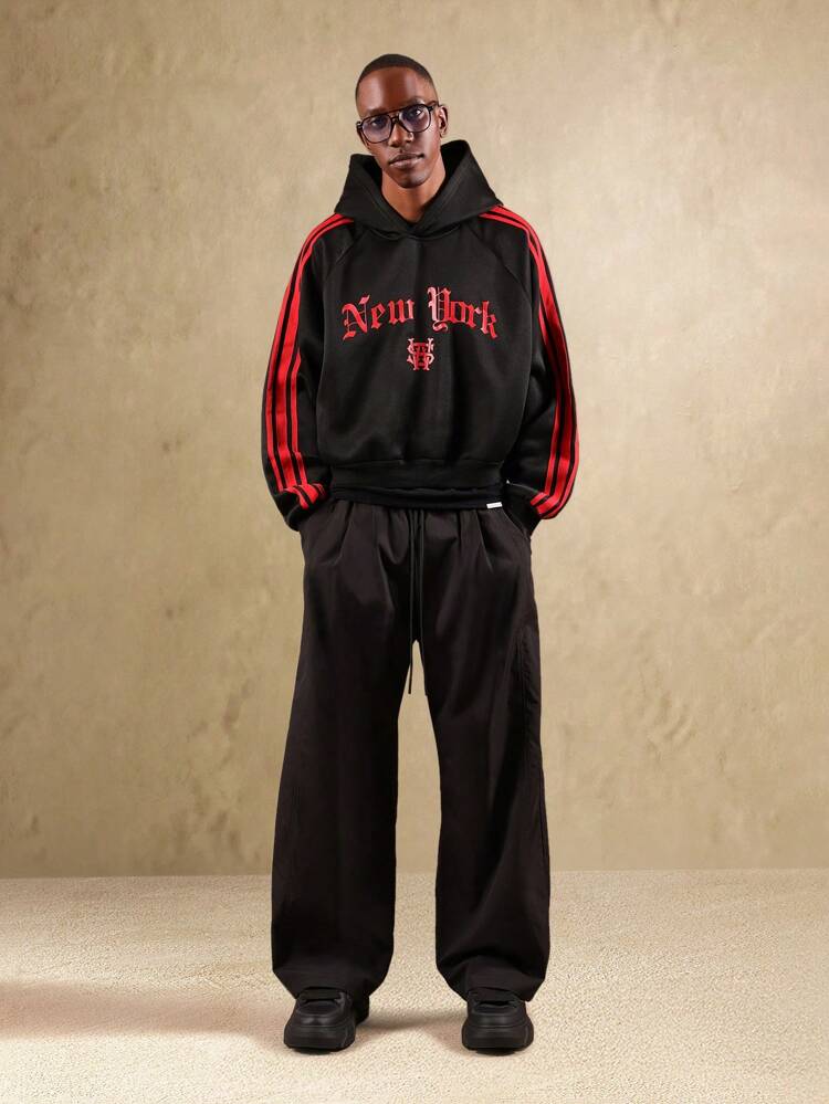 ゴシック ニューヨーク タイポグラフィ パーカー（ストライプディテール付き）