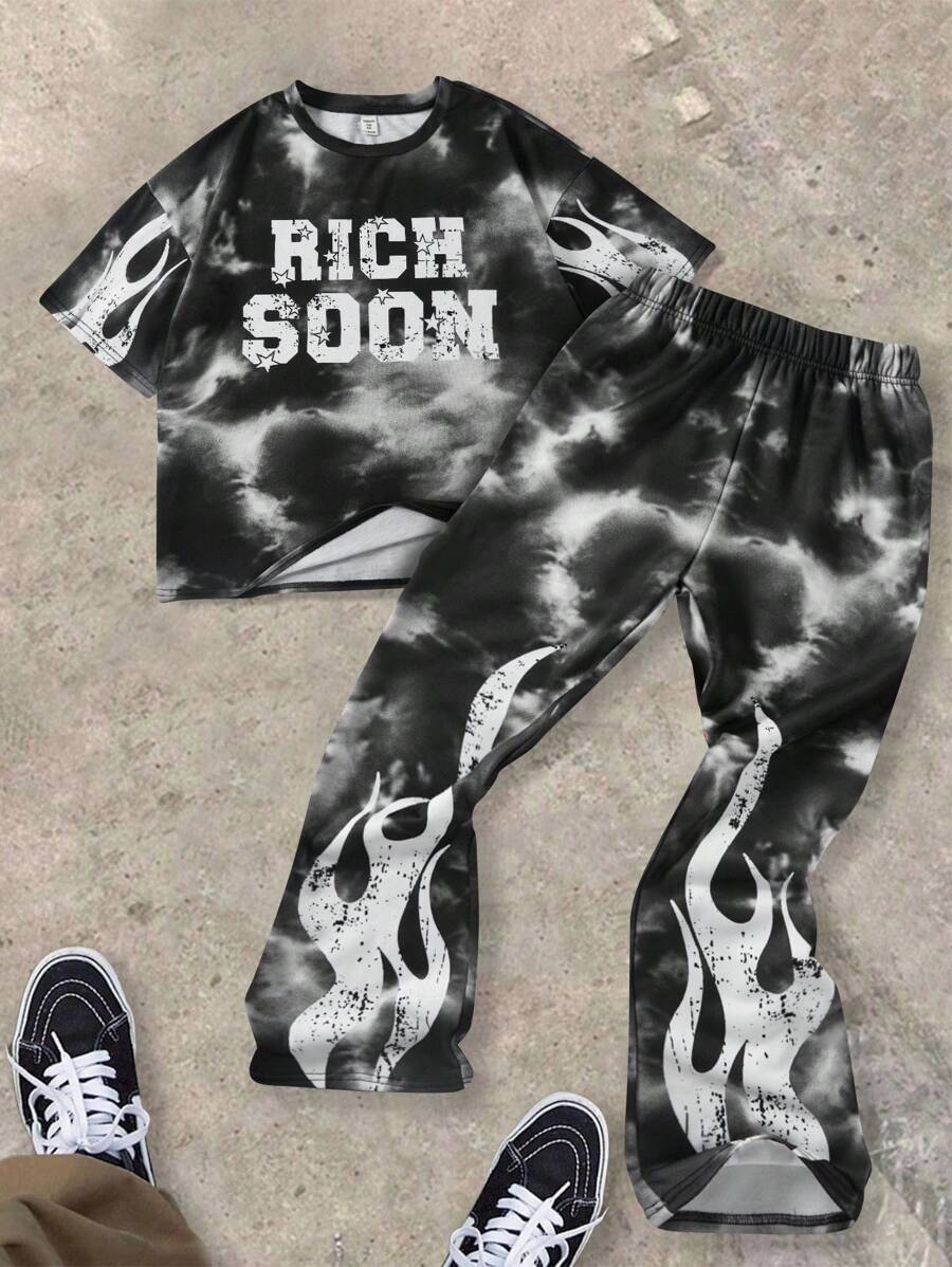 SHEIN 2 件儿童/青少年男童休闲日常扎染字母印花图案圆领短袖 T 恤和宽松喇叭裤针织套装 - 黑色 - 查看 1