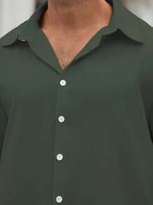 Manfinity Homme 大码男士简约纯色时尚休闲短袖衬衫，夏季 - 軍綠色 - 查看 6