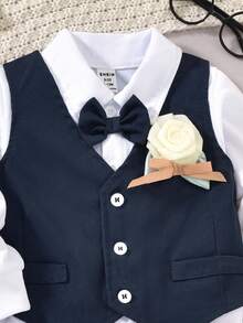 SHEIN 3 件套男婴幼儿绅士装：白色长袖连体衣衬衫、海军蓝背心和长裤。舒适百搭，经典复古时尚，可爱时尚的英伦风格。适合室内、户外、日常、运动、玩耍、派对、拍照、节日、典礼、迎婴派对、返校季等所有季节。 - 藏蓝色 - 查看 4