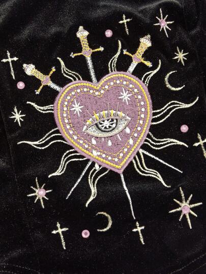 Goth Top court style camisole à col carré noir avec laçage, décoré de broderie en forme de cœur, de strass et de cristaux en forme de larme et d'étoile, dans un style gothique de palais