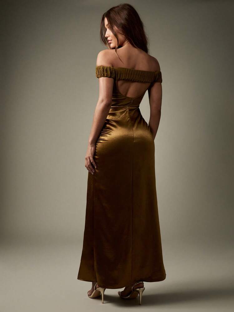 MISSGUIDED Luxuriöses Bardot Carmen-Ausschnitt Abendkleid aus strukturiertem Satin, geraffter Seitenschlitz, Maxikleid für formelle Anlässe, Hochzeitsgäste, Feiertage und Bälle