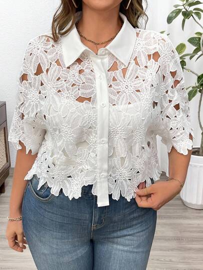SHEIN Clasi Blusa de encaje calado con estampado floral para vacaciones de verano para mujeres de talla grande