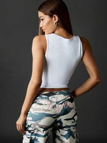 MISSGUIDED Branded Sleeveless Cropped Tank Top With Eyelet Details And Vintage V Neck Design Essential Summer Festival Basic Tank - White - View 2