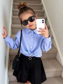 年轻女孩休闲百搭梭织条纹翻领长袖合身荷叶边下摆白衬衫，纽扣复古尖头翻领前弧形下摆白衬衫，返校，返校，夏季上衣，年轻女孩服装，娃娃装上衣，白色上衣，白衬衫，长袖上衣，可爱上衣，返校季，妈妈和女儿和姐妹搭配。 - 藍色 - 查看 1