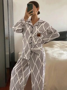 DAZY 2pcs Women Loose Fit Long Sleeve Sleepwear Set With English Woven Label And Striped Graphic Print, Fall Clothes Pajama - Black and White - View 1