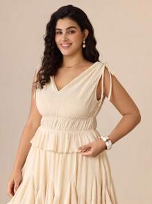 SHEIN MOD 加大码杏色优雅V领纹理针织毛衣，短款上衣。加大码荷叶边上衣。加大码奶油色上衣。加大码褶皱上衣。适合返校季、万圣节装扮