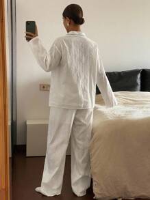 DAZY 条纹波点纹理面料撞色刺绣装饰优雅女士睡衣套装，秋冬服装 - 白色 - 查看 2