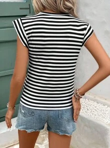 SHEIN Frenchy Women's Fall Leopard Print Round Neck Short Sleeve Slim Fit Fashion T-Shirt,Round Neck Short Sleeve Jumpsuit, Knotted Hem, Hollow Texture Casual Holiday T-Shirt,Cute Tops, Fitted Leopard Graphic Tee,Fashionable Leopard Print Short Cropped T-Shirt With Split Hemline For Slim Fit,Commute,Minimalist,Office Wear,Old Money,Simple,Back To School Shirts,Back To School Outfits Summer