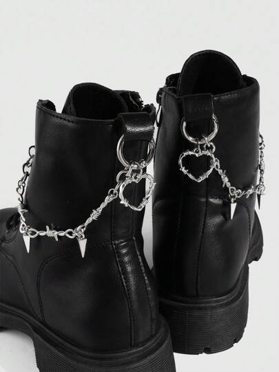 Goth 2 pièces Décorations de chaussures style gothique punk, chaîne en forme de cœur avec épines sombres. Ajoutez une ambiance mystérieuse à vos chaussures. Convient aux femmes et aux hommes - Compact, délicat, article de mode multifonctionnel, décoration de chaussures et de bottes pour Halloween et les fêtes