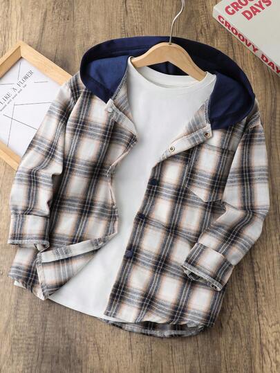 SHEIN 男童时尚格子衬衫外套，休闲连帽外套，面料柔软舒适，适合春秋季穿着，非常适合外出和拍照，百搭时尚，是青少年男孩秋冬季必备的休闲衬衫外套。