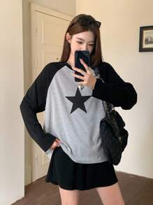 SHEIN 少女撞色落肩长袖宽松星形印花T恤，休闲家居服，百搭百搭，学院风，运动风，星形图案长袖上衣，韩版上衣，韩式时尚长袖T恤，适合返校、秋季、Y2K、万圣节、荧光色、秋季、假期/开学日等场合。 - 彩色 - 查看 6