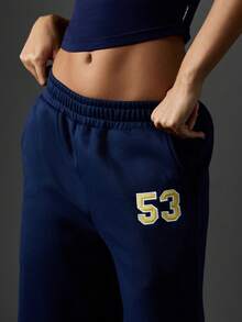 Missguided x Playboy 学院风慢跑裤，印有数字 53，舒适阔腿松紧腰，复古运动美感，秋冬下装，休闲家居服 - 藏蓝色 - 查看 5