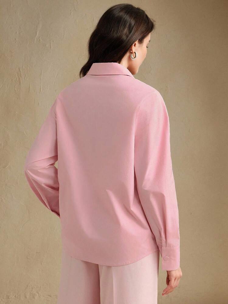 秋冬エレガントでシンプルなロマンチックなシンプルなポジショニング刺繍非対称三次元フラワーフェイクパール装飾無地襟ドロップショルダースリーブアーチヘムピンクルーズ女性服長袖ブラウス