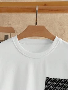 Manfinity VCAY Bộ 2 quần nỉ và áo nỉ có dây rút thường ngày dành cho nam, bộ đồ thường ngày xuân/thu dành cho nam, bộ đồ 2 màu đen trắng dành cho nam, bộ đồ thể thao nam, bộ đồ họa tiết dành cho nam, dành cho mùa thu đông - trắng - Xem 3