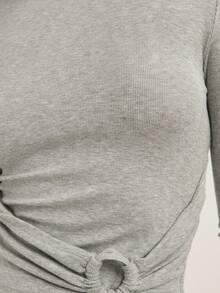 Nöista 灰色修身上衣采用侧面褶饰和醒目腰带设计，是秋季、冬季休闲风格或追求独特基本款的首选。 - 淺灰色 - 查看 6