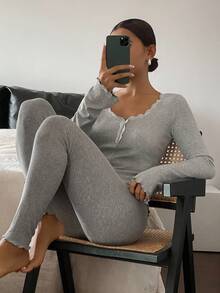 DAZY 蕾丝拼接修身女士家居服套装，秋冬装，舒适休闲装 - 灰色 - 查看 1