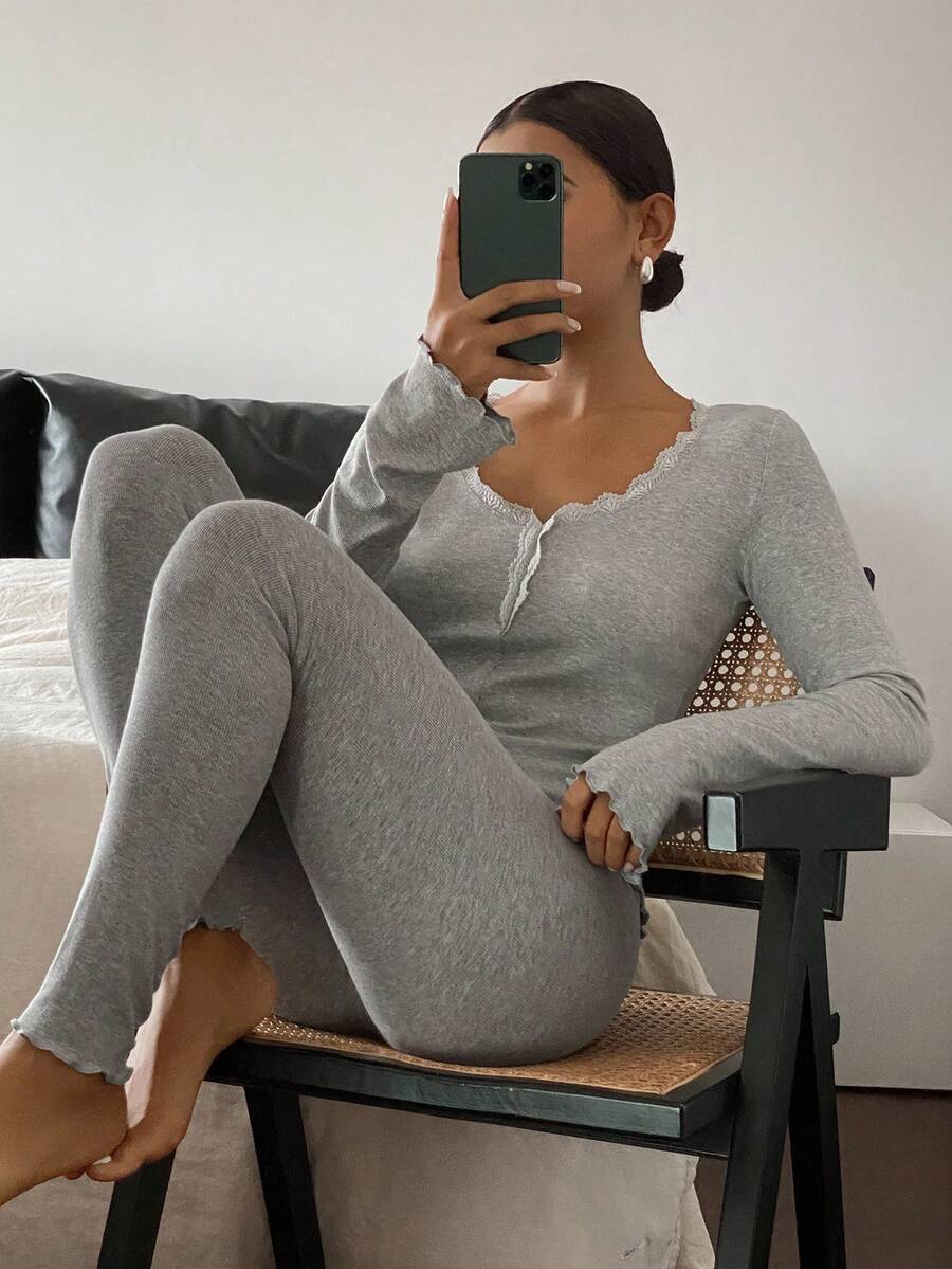 DAZY 蕾丝拼接修身女士家居服套装，秋冬装，舒适休闲装 - 灰色 - 查看 1