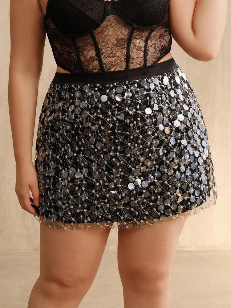Saia Curta Elegante Preta com Contraste de Lantejoulas e Tule para Mulheres Petite Socialite
