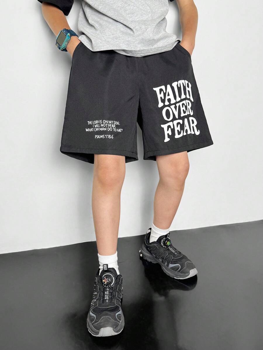 SHEIN Quần short lưng thun trang trí túi trơn màu đơn sắc cho bé trai tuổi teen, thích hợp cho mùa thu, xuân, hè, thích hợp cho vui chơi ngoài trời, đi học, phong cách đường phố, tiệc tùng và giải trí tại nhà - màu đen - Xem 1