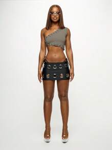 SUMWON WOMEN Top corto con un hombro, diseño asimétrico, con tachuelas, decoración metálica, moda Y2K, atuendo de fiesta y club, prenda de vestir para festivales - Café integral - Ver 3