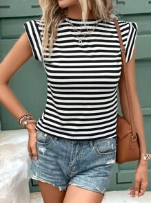 SHEIN Frenchy Women's Fall Leopard Print Round Neck Short Sleeve Slim Fit Fashion T-Shirt,Round Neck Short Sleeve Jumpsuit, Knotted Hem, Hollow Texture Casual Holiday T-Shirt,Cute Tops, Fitted Leopard Graphic Tee,Fashionable Leopard Print Short Cropped T-Shirt With Split Hemline For Slim Fit,Commute,Minimalist,Office Wear,Old Money,Simple,Back To School Shirts,Back To School Outfits Summer