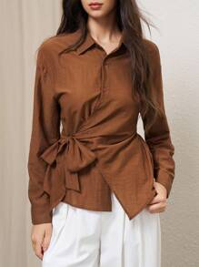 BizChic Áo sơ mi nữ cạp chun nửa túi màu caramel thu/đông 2025 mới, đa năng, hiện đại, thanh lịch, lãng mạn đô thị, phong cách Punk phương Tây, Y2K, nhạc đồng quê, cổ điển, Hàn Quốc, du lịch sân bay, đường phố, khách dự tiệc cưới, sinh nhật, trang phục công sở, văn phòng, hẹn hò, tiệc tùng, đi chơi, trở lại trường, trang phục nữ thu/đông, áo cánh nữ thanh lịch, áo cánh buộc phía trước màu nâu bất đối xứng, áo cánh quấn màu nâu - Cà phê nâu - Xem 6