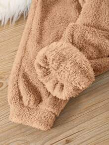 SHEIN 2 piezas Conjunto de pijama de niño pequeño con patrón de dibujos animados lindos, bordado 3D, cuello redondo, contraste de color, manga larga, suave y cómodo de felpa doble faz, para otoño/invierno - Caqui - Ver 4