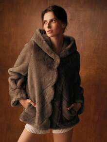 MOTF PREMIUM 时尚连帽仿皮草大衣，秋冬 - 咖啡棕 - 查看 6