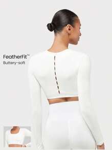 GLOWMODE FeatherFit™ Back At It Again Cutout Crop Active Top - Putih - View 1
