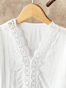 SHEIN Cubre con cuello en V y encaje para niña, adecuado para vacaciones, playa, protección solar, mamá e hija, vuelta al colegio - Blanco - Ver 3