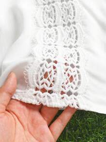 SHEIN Cubre con cuello en V y encaje para niña, adecuado para vacaciones, playa, protección solar, mamá e hija, vuelta al colegio - Blanco - Ver 4